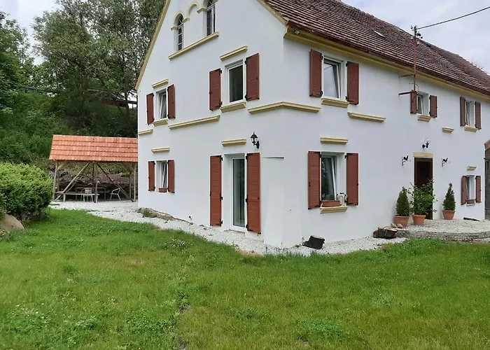 Bawarska 게스트하우스 *